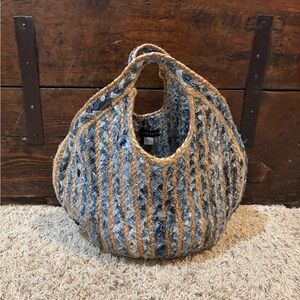Woven tote bag